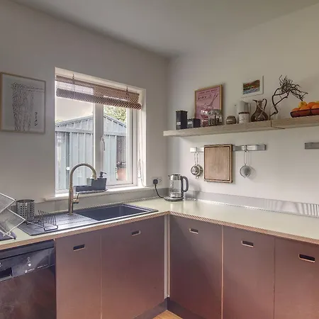 Family In Knightstown, Valentia 'new Letting' Knights Town