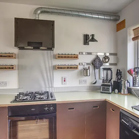 Family In Knightstown, Valentia 'new Letting'