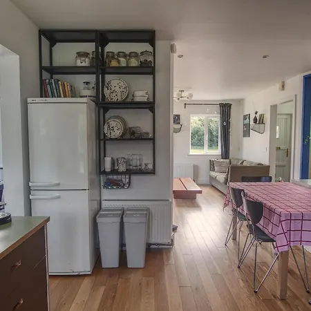 Family In Knightstown, Valentia 'new Letting' Knights Town