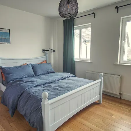 Family In Knightstown, Valentia 'new Letting'